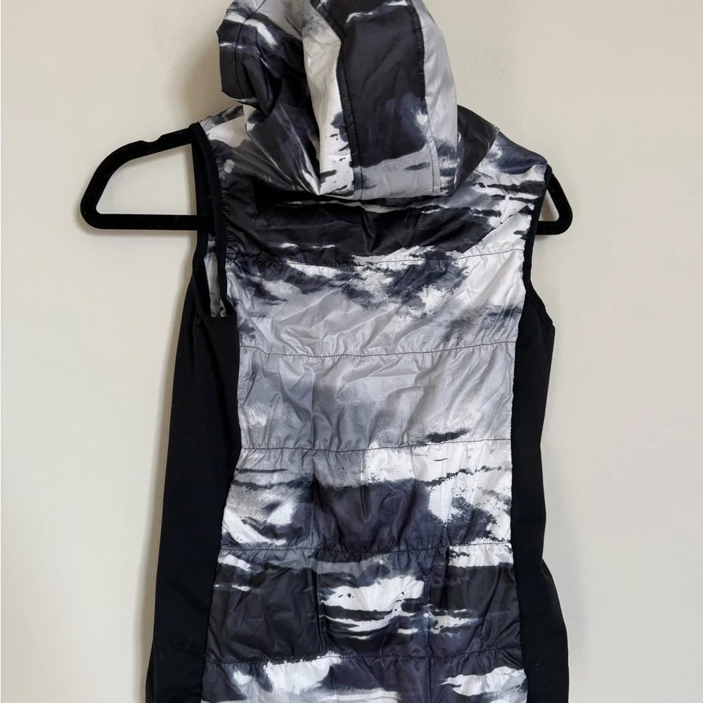 Zella Girl Hooded Marble Print Puffer Vest XL 14/16